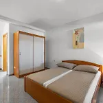 Appartamento 2 Bedroom In Dubravice
