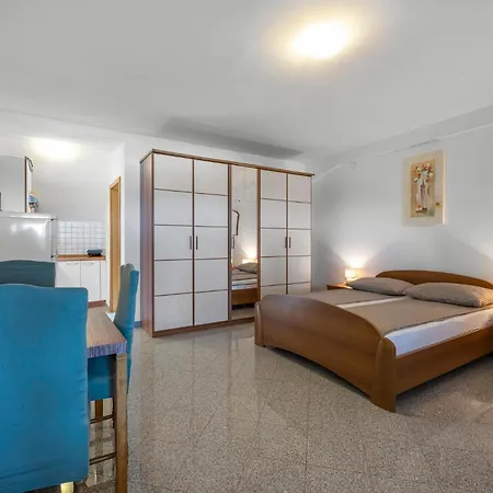 2 Bedroom In Appartamento Dubravice